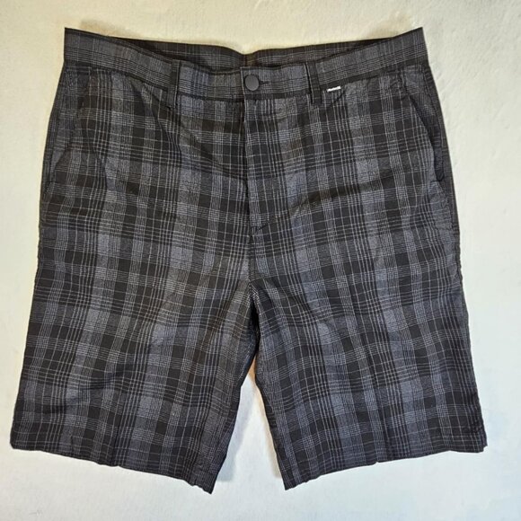 Hurley Men’s Shorts Size 36 Gray Black Plaid Flat Front Casual Summer Wear - Picture 1 of 10